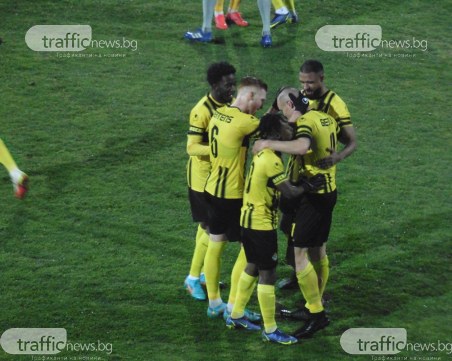 Ботев взе дербито с Локомотив и излезе еднолично трети, дебютант за 
