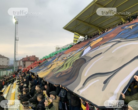 Хореографията на феновете на Ботев по време на дербито