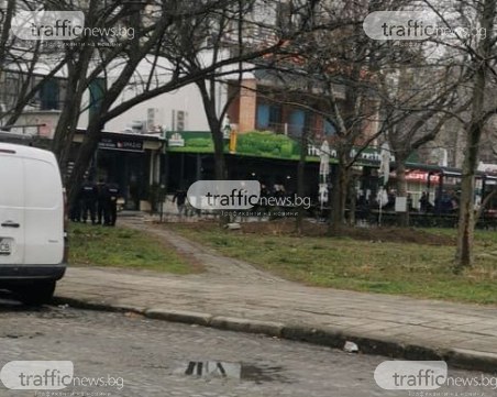 Полицията обсади ресторант на бул. 
