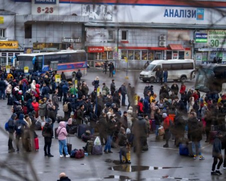 Украйна ще евакуира 215 000 души от Мариупол и Волноваха