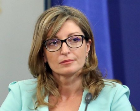 Захариева: Нелепо е обяснението, че сме предизвикали опашки по бензиностанциите