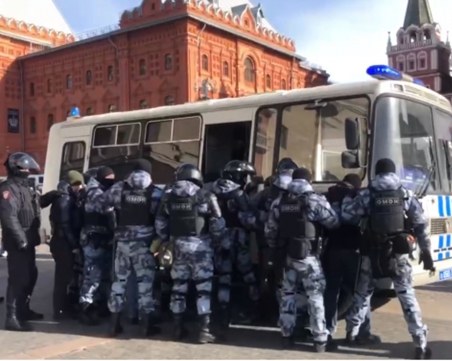 Нови масови протести в Москва и Санкт Петербург против войната, над 1000 са арестувани