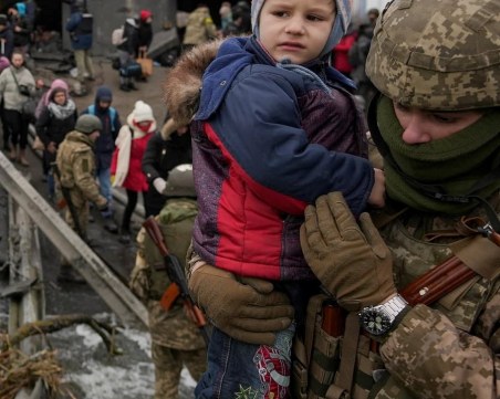 Обявиха временно примирие в Мариупол за евакуация на цивилно население