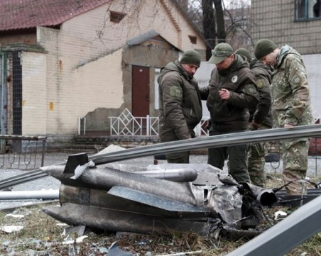 Украинка, която живее в бомбоубежище: Властите връщат доброволците, защото нямат оръжие за всички желаещи