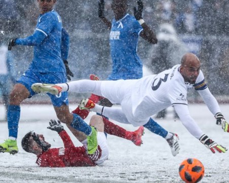В снежно дерби и без много футбол, Левски и ЦСКА не си отбелязаха гол