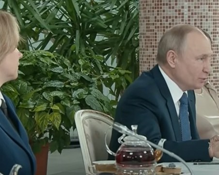 В Украйна твърдят, че срещата на Путин със стюардесите от Аерофлот е фейк, руският президент се крие в бункер