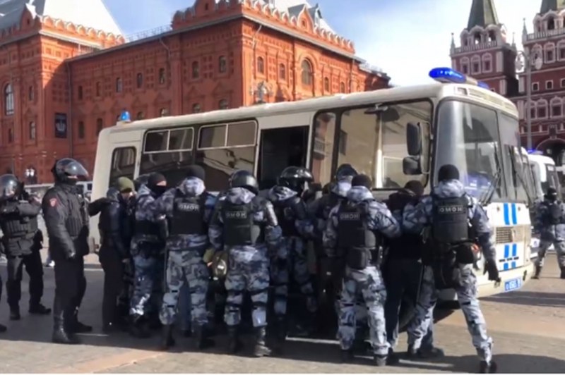 Нови масови протести в Москва и Санкт Петербург против войната, над 1000 са арестувани