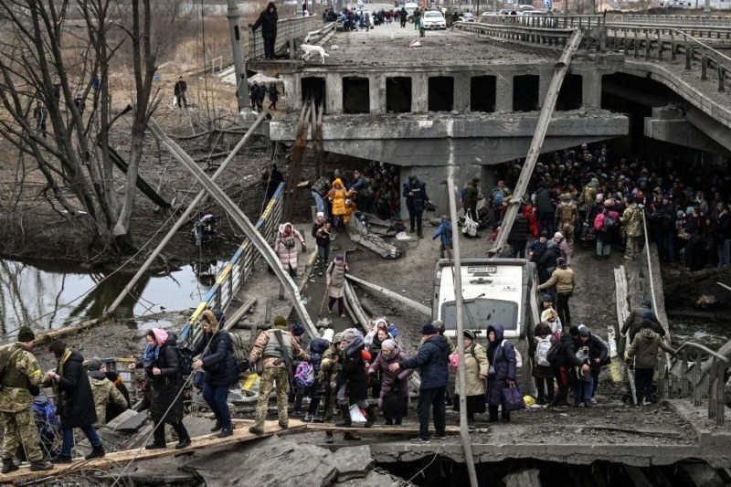 Трима цивилни загинаха при опит да се евакуират от украински град