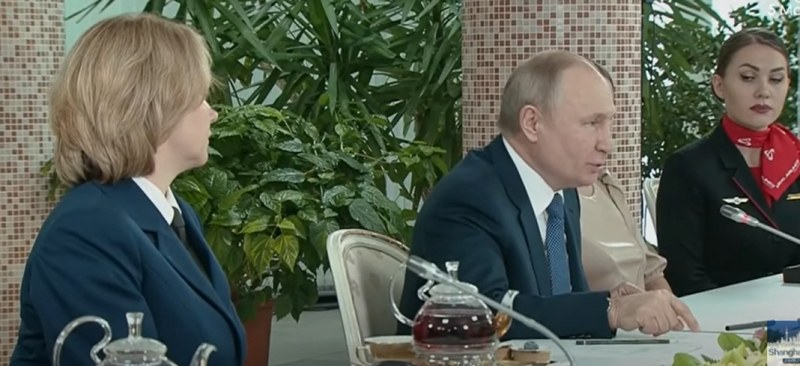 В Украйна твърдят, че срещата на Путин със стюардесите от Аерофлот е фейк, руският президент се крие в бункер