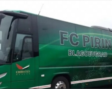 Български футболен отбор изпраща клубния си автобус за превозването на бежанци от Украйна