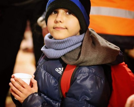 Дете избяга от войната в Украйна, стигна пеша до Словакия