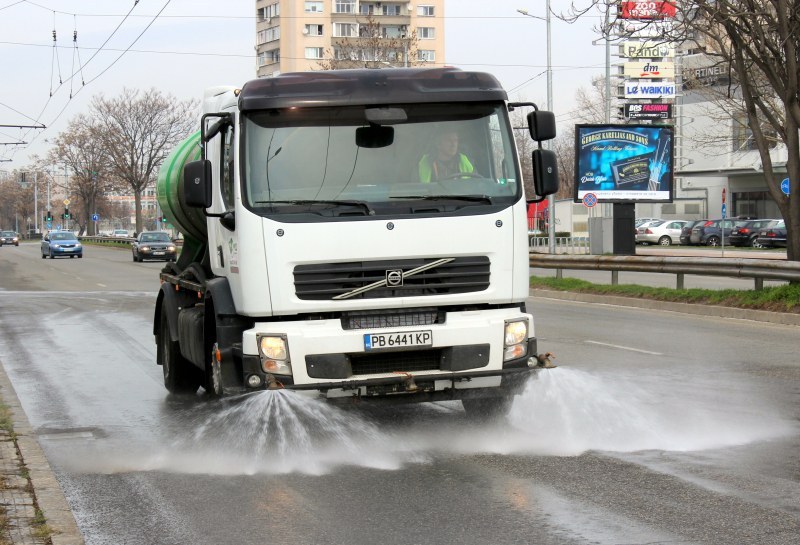 Чистят шахтите в Пловдив, вижте къде да не паркирате