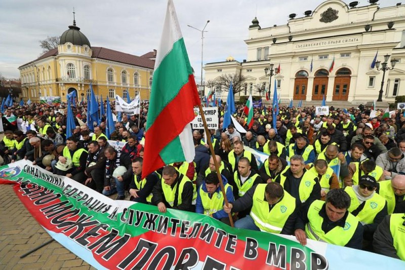 Всички дирекции на МВР в Пловдив излизат на протест