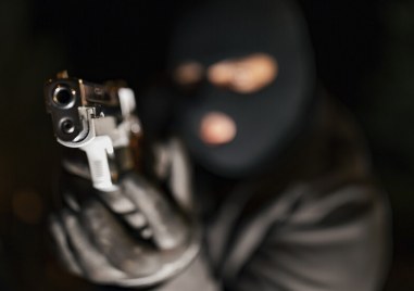 Въоръжен мъж е обрал бензиностанция в Сопот По предварителни данни