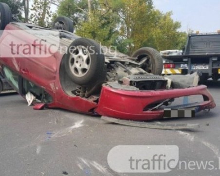 21-годишна шофьорка се обърна с колата си на пътя Пловдив-Пещера