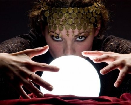 Арестуваха жена в Пловдив, отмъкнала 120 бона, като се представяла за известен маг в интернет