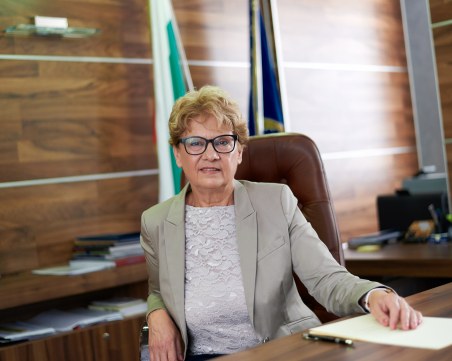 Десислава Атанасова: Служебното МРРБ е изхарчило 1 млн. лева за 