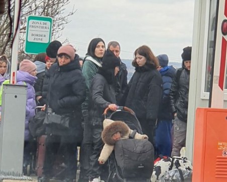 Доставиха 3 тона храни и лекарства от България в Болград