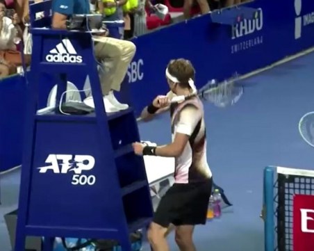 Условно наказание и 40 000 долара глоба отнесе Александър Зверев за удара по съдийски стол