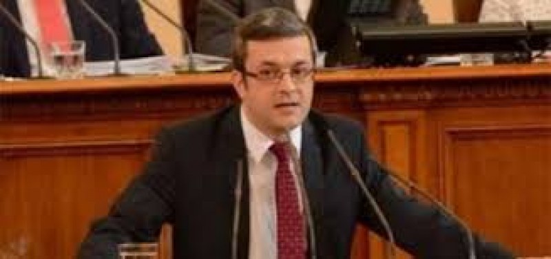 Парламентарната група на ГЕРБ излезе с остра декларация срещу управляващите,