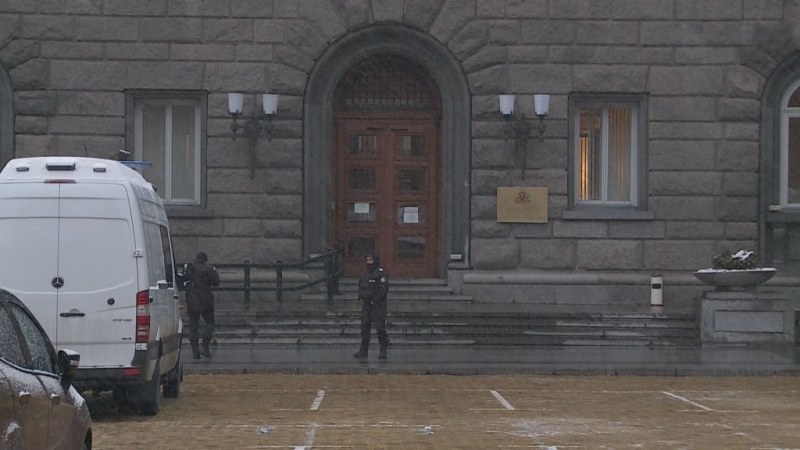 Сигнал за бомба в Партийния дом в София, където заседават парламентарните комисии
