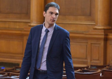 Депутатът от Продължаваме промяната Александър Дунчев изнесе данни за скандални