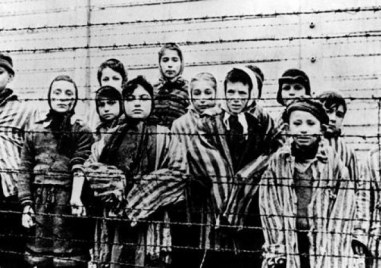 На днешния ден през 1876 Александър Бел осъществява първия успешен двупосочен