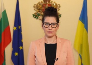 В специално видео обръщение вицепремиерът по ефективно управление Калина Константинова