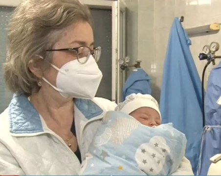 Избягала от войната украинка, роди по спешност в Казанлък