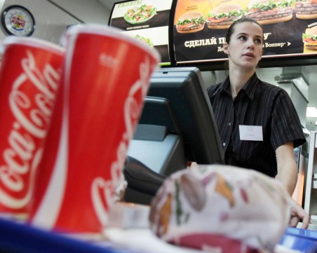 Кока Кола и Пепси спират продажбите си в Русия