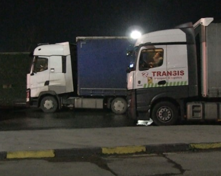 Опашки по границите от камиони, превозващи зърно и торове