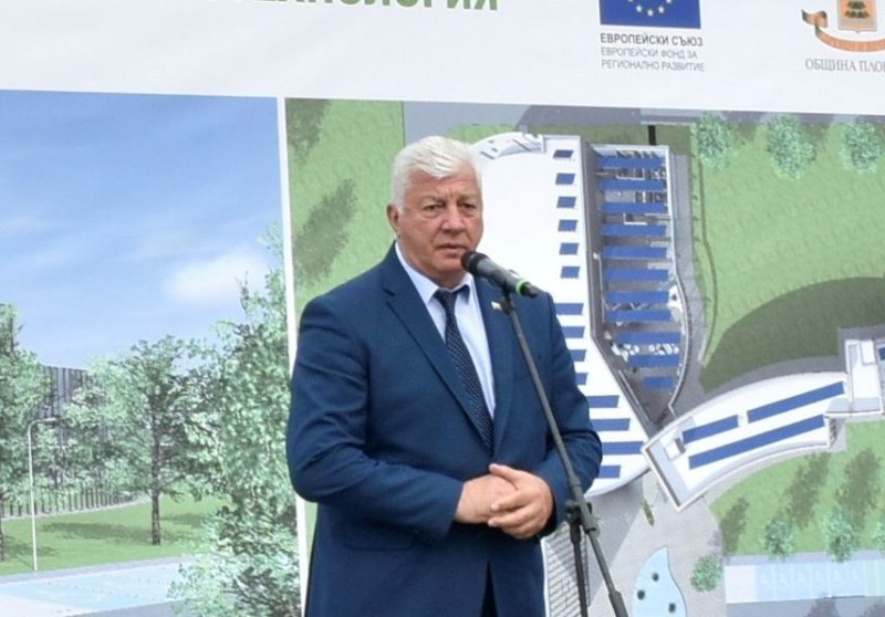 Зико предлага нов заем за 50 млн. лева! В него двата стадиона и басейн