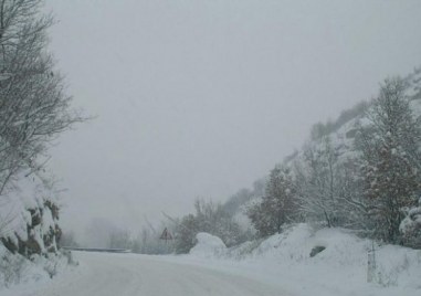 Силен снеговалеж е валял тази нощ в област Пазарджик От