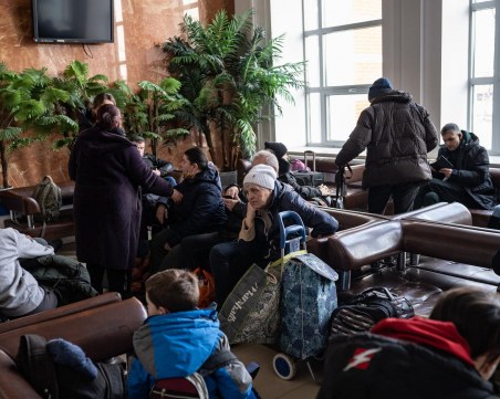 Евакуацията от Украйна продължава, отварят седем хуманитарни коридора