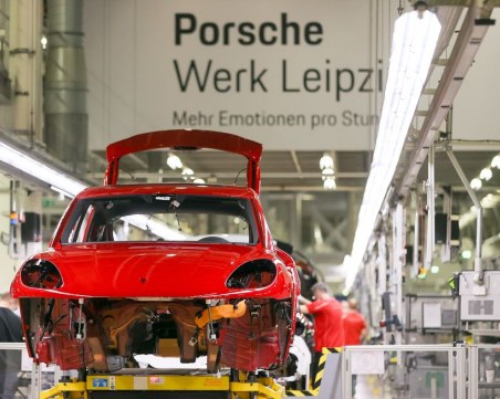 Порше спира производството на автомобили, обвинява руската инвазия в Украйна