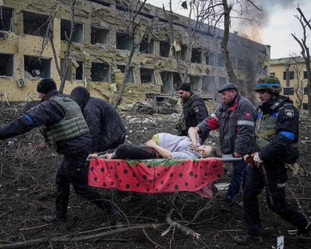 Русия отрече да е стреляла по болница в Мариупол