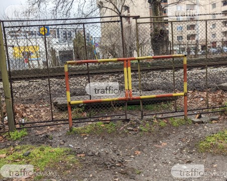 Затвориха пешеходна връзка на жп линията на бул.