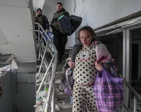 Зеленски: Руска бомба е паднала върху родилен дом! Това вече е отвъд зверството