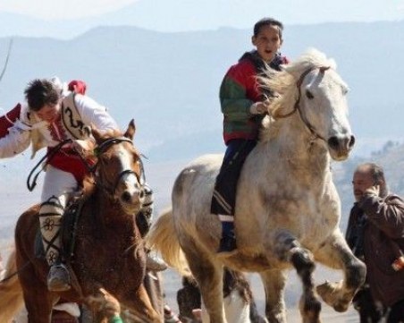 Днес е Тодоровден! Хиляди празнуват имен ден