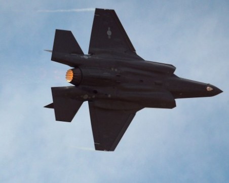 Изтребители от Нидерландия, които ще пазят българското небе, предизвикаха разнобой в коалицията