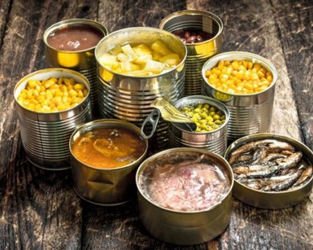 Опасно: Спипаха нови етикети на храна с изтекъл срок на годност в Пловдивско - глобата 4 бона