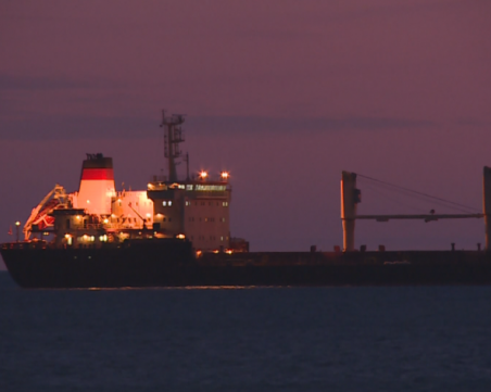 Само един от 18-те български моряци на 