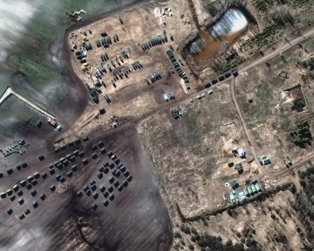 САЩ: Руският военен конвой край Киев започва да се раздвижва