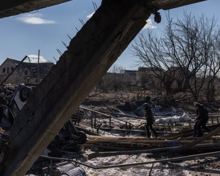 Три въздушни удара тази сутрин в Днипро, има загинал