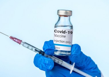 Франция одобри прилагането на четвърта доза ваксина срещу коронавирус за