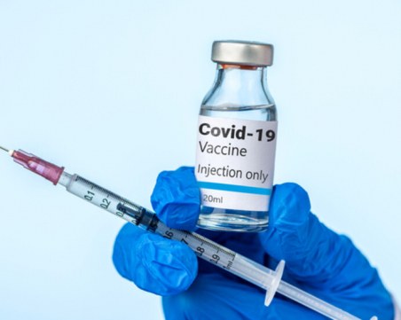 Франция ваксинира с четвърта доза хората над 80 г.