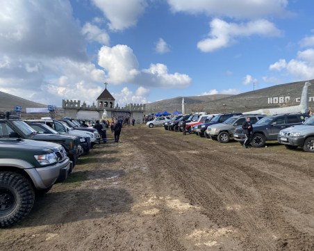 Състезатели от цяла България се включиха в офроуд шоу в Ново село