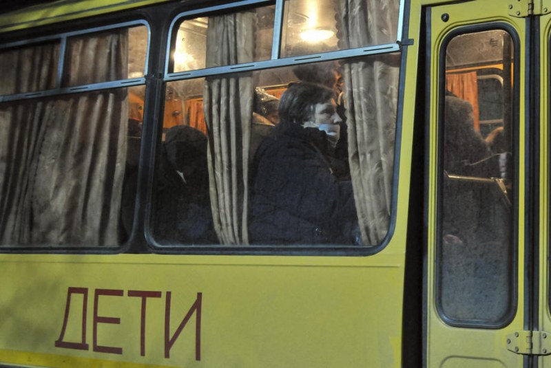 Руски сили стреляха по автобус с жени и деца в Украйна, има жертви