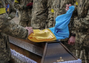Украинските власти съобщиха че 9 души са загинали и 57