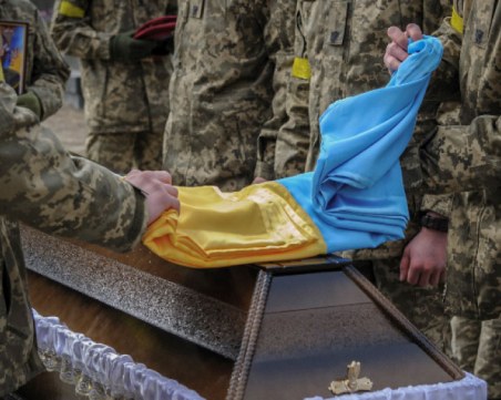 9 души са загинали при въздушен удар в Лвовска област